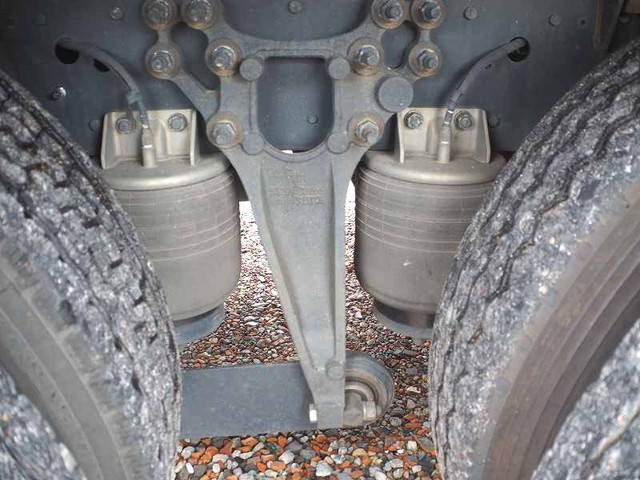 UDトラックスクオンアルミブロック大型（10t）[写真22]