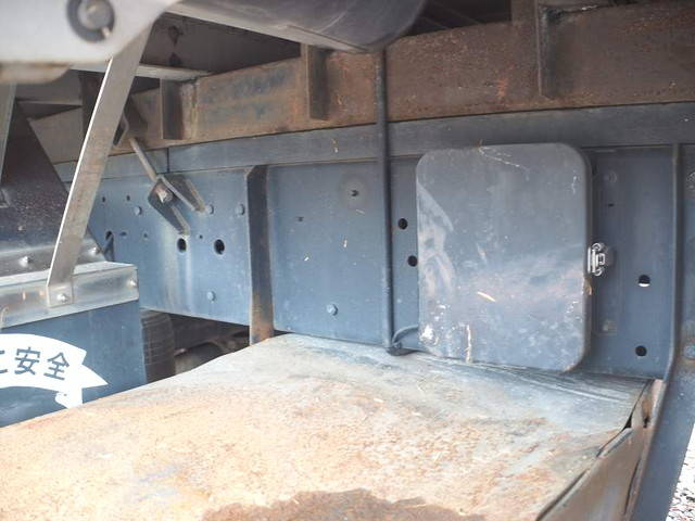 UDトラックスクオンアルミブロック大型（10t）[写真24]