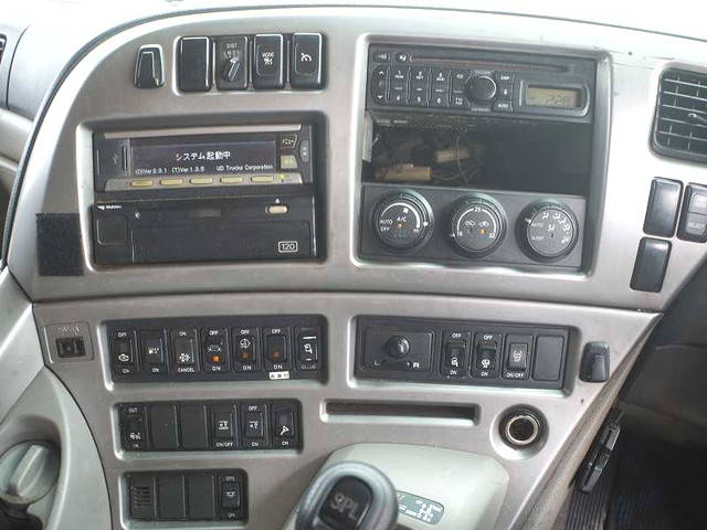 UDトラックスクオンアルミブロック大型（10t）[写真35]