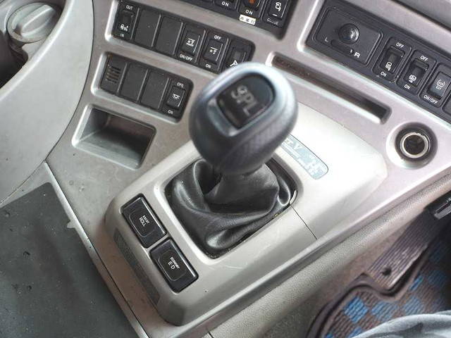 UDトラックスクオンアルミブロック大型（10t）[写真36]