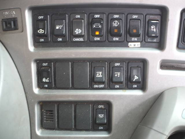 UDトラックスクオンアルミブロック大型（10t）[写真37]