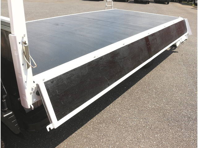 三菱ふそうキャンター平ボディ小型（2t・3t）[写真12]