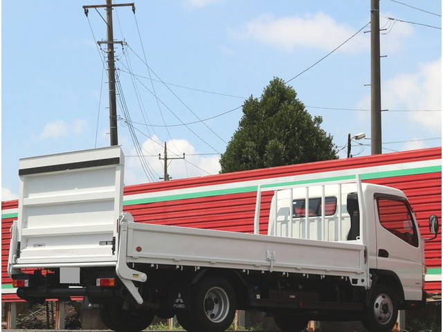 三菱ふそうキャンター平ボディ小型（2t・3t）[写真02]
