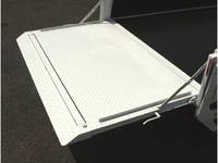 三菱ふそうキャンター平ボディ小型（2t・3t）[写真09]