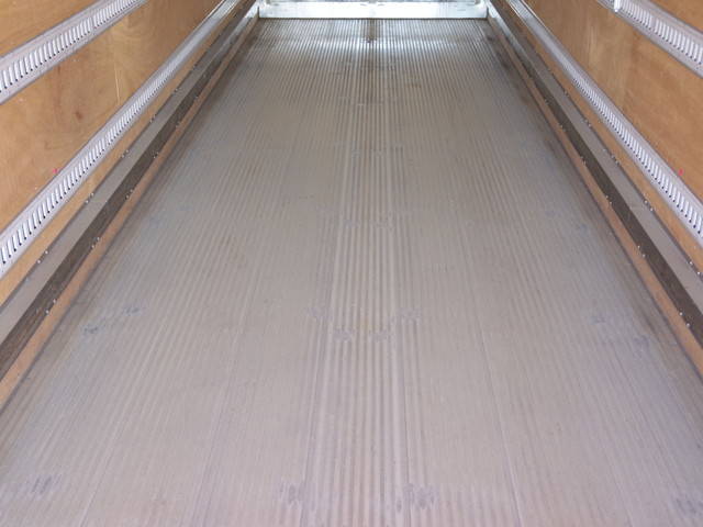 いすゞギガアルミバン大型（10t）[写真11]