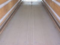 いすゞギガアルミバン大型（10t）[写真12]