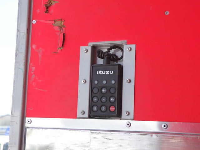 いすゞギガアルミバン大型（10t）[写真15]