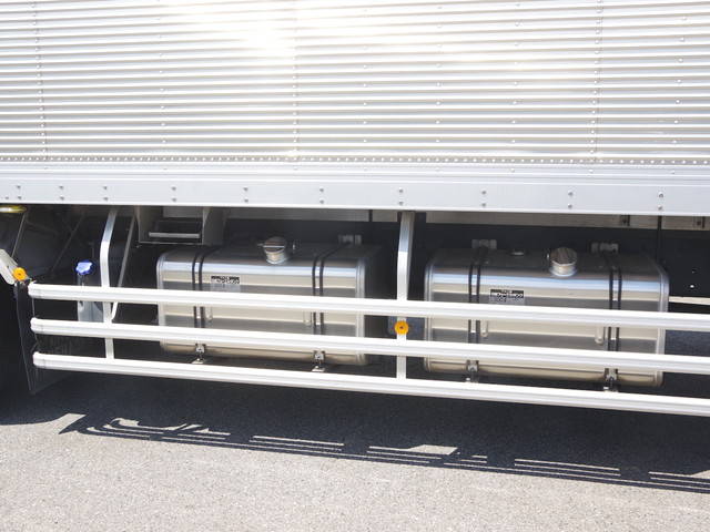 いすゞギガアルミバン大型（10t）[写真16]