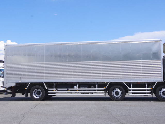 いすゞギガアルミバン大型（10t）[写真18]