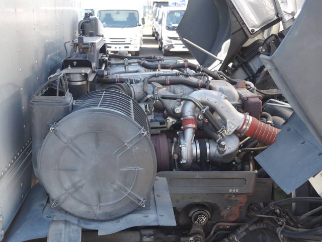 いすゞギガアルミバン大型（10t）[写真23]