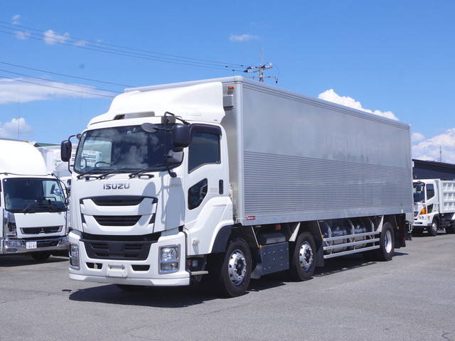 いすゞギガアルミバン大型（10t）[写真03]