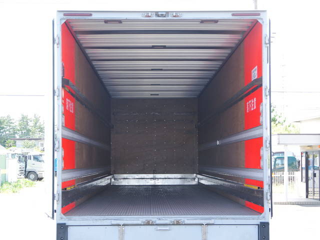 いすゞギガアルミバン大型（10t）[写真05]