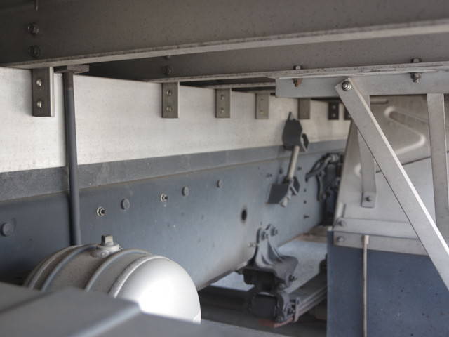 いすゞギガアルミバン大型（10t）[写真06]