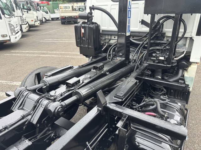 いすゞエルフコンテナ専用車小型（2t・3t）[写真36]