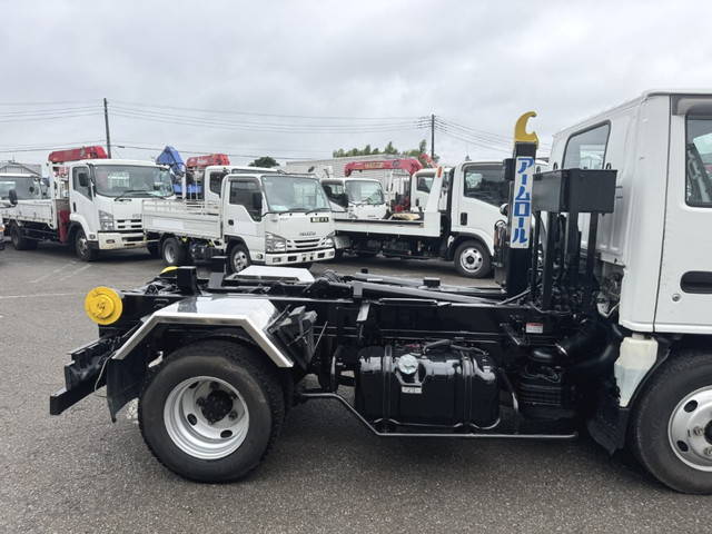 いすゞエルフコンテナ専用車小型（2t・3t）[写真07]