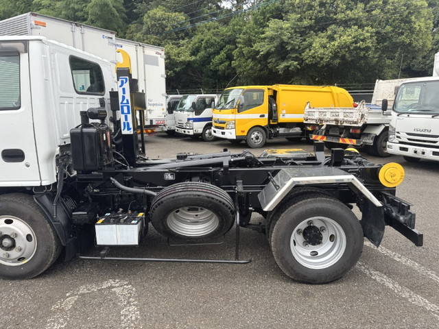 いすゞエルフコンテナ専用車小型（2t・3t）[写真08]