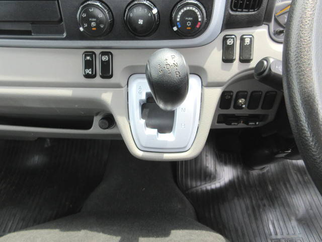 三菱ふそうキャンター平ボディ小型（2t・3t）[写真12]