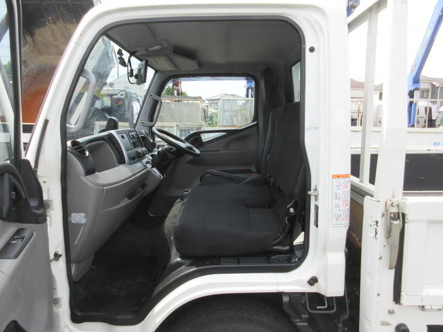 三菱ふそうキャンター平ボディ小型（2t・3t）[写真15]