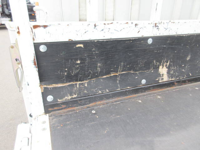 三菱ふそうキャンター平ボディ小型（2t・3t）[写真25]