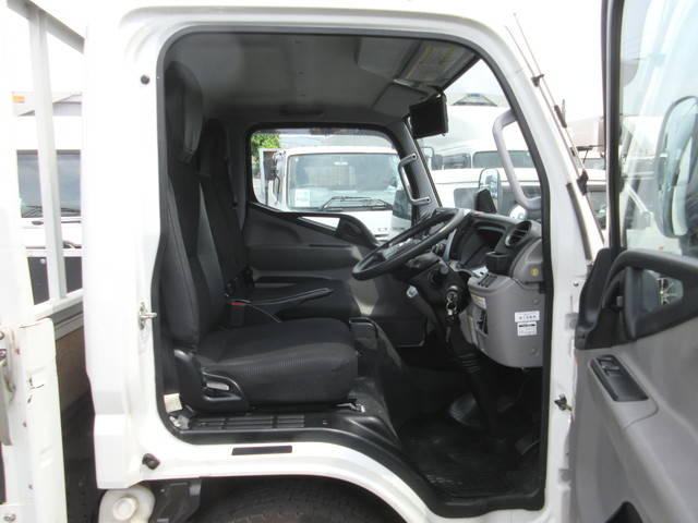三菱ふそうキャンター平ボディ小型（2t・3t）[写真09]