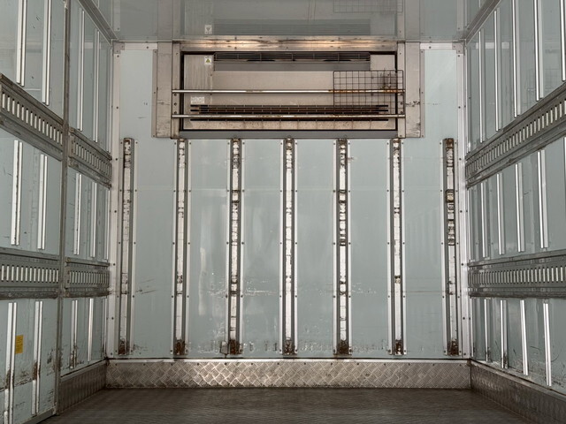 三菱ふそうキャンター冷凍車（冷蔵車）小型（2t・3t）[写真08]