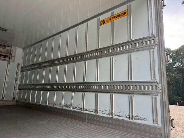 三菱ふそうキャンター冷凍車（冷蔵車）小型（2t・3t）[写真09]