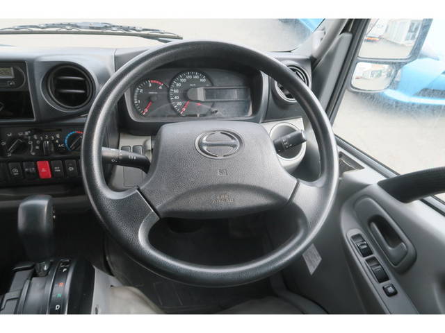 日野デュトロアルミバン小型（2t・3t）[写真37]