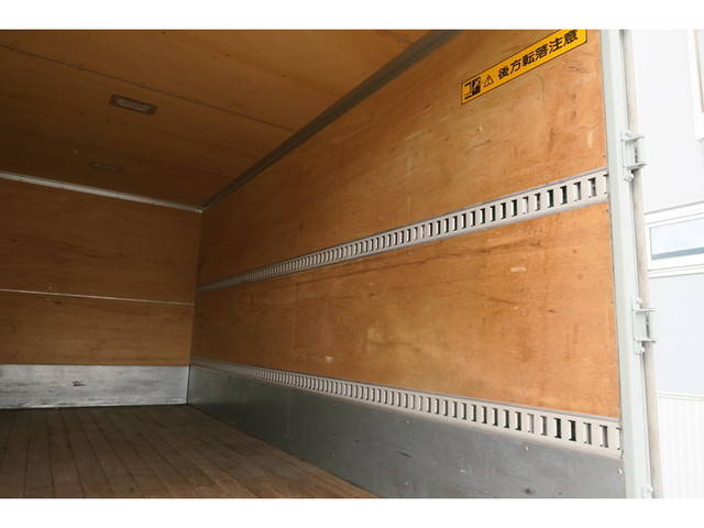 いすゞフォワードアルミバン中型（4t）[写真10]