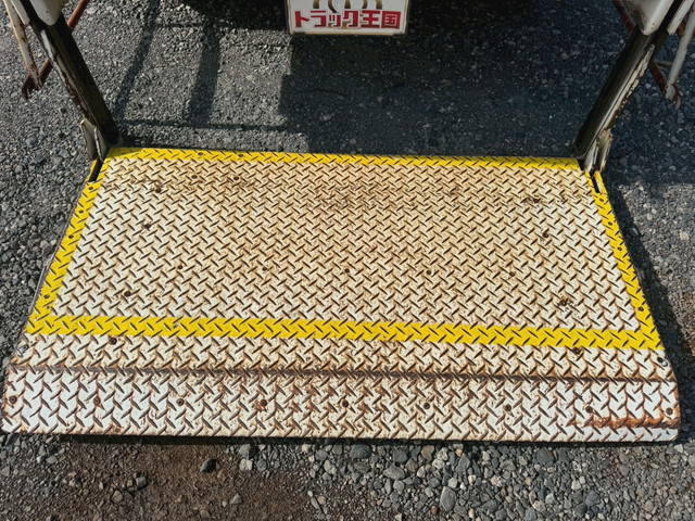 いすゞエルフ平ボディ小型（2t・3t）[写真13]