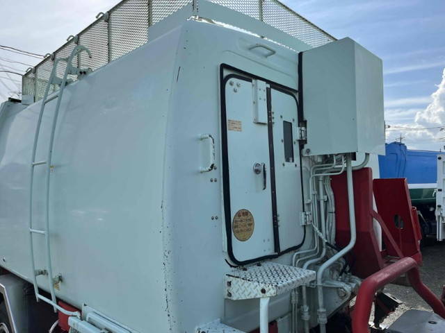 UDトラックスコンドルパッカー車（塵芥車）小型（2t・3t）[写真07]