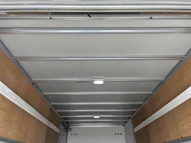 いすゞエルフアルミバン小型（2t・3t）[写真12]