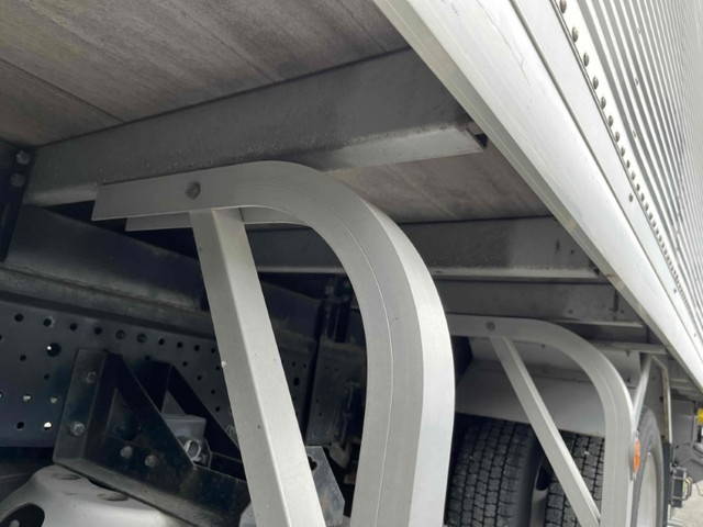 いすゞエルフアルミバン小型（2t・3t）[写真15]