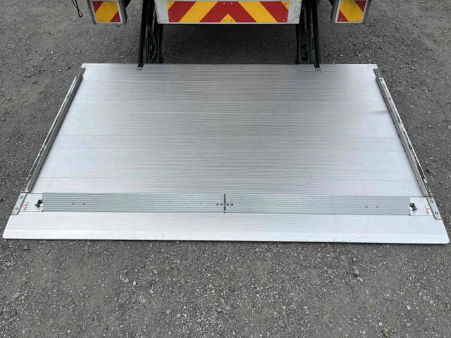 いすゞエルフアルミバン小型（2t・3t）[写真18]