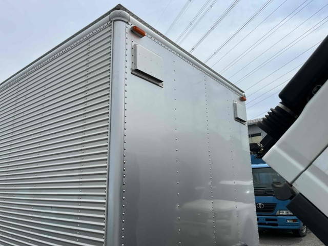 いすゞエルフアルミバン小型（2t・3t）[写真24]
