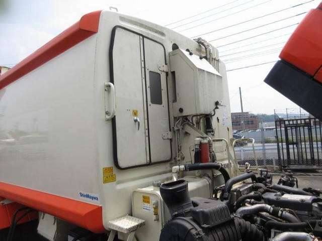 いすゞフォワードパッカー車（塵芥車）中型（4t）[写真10]