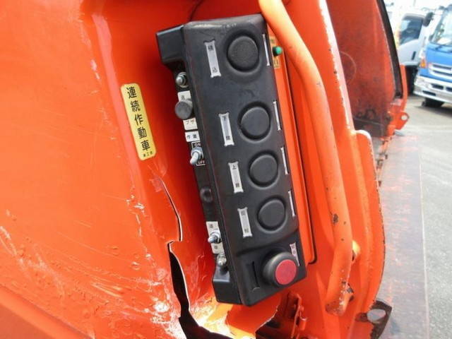 いすゞフォワードパッカー車（塵芥車）中型（4t）[写真29]