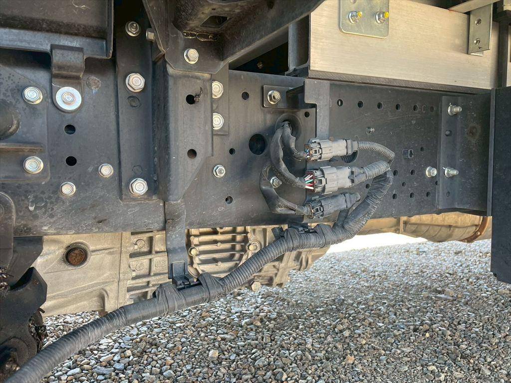 いすゞフォワードアルミウイング中型（4t）[写真14]