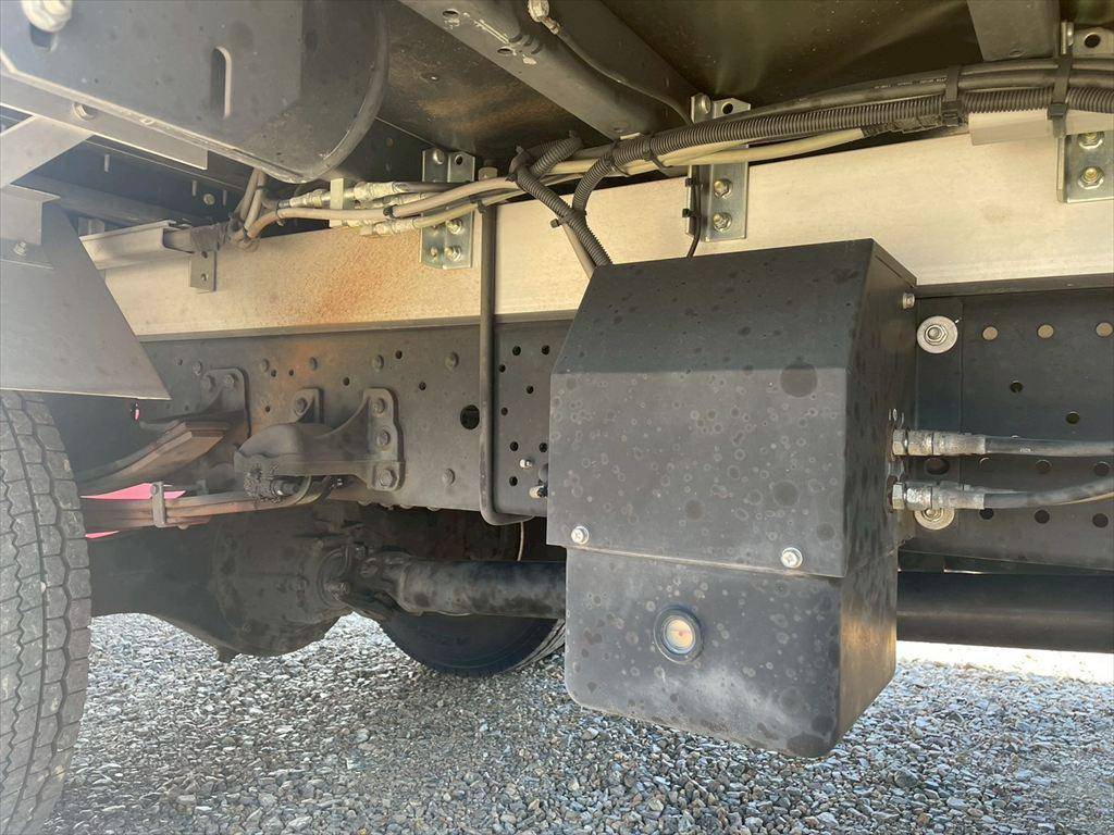 いすゞフォワードアルミウイング中型（4t）[写真16]