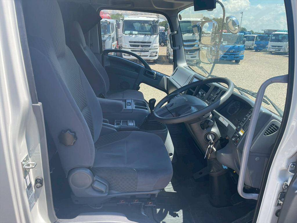 いすゞフォワードアルミウイング中型（4t）[写真21]