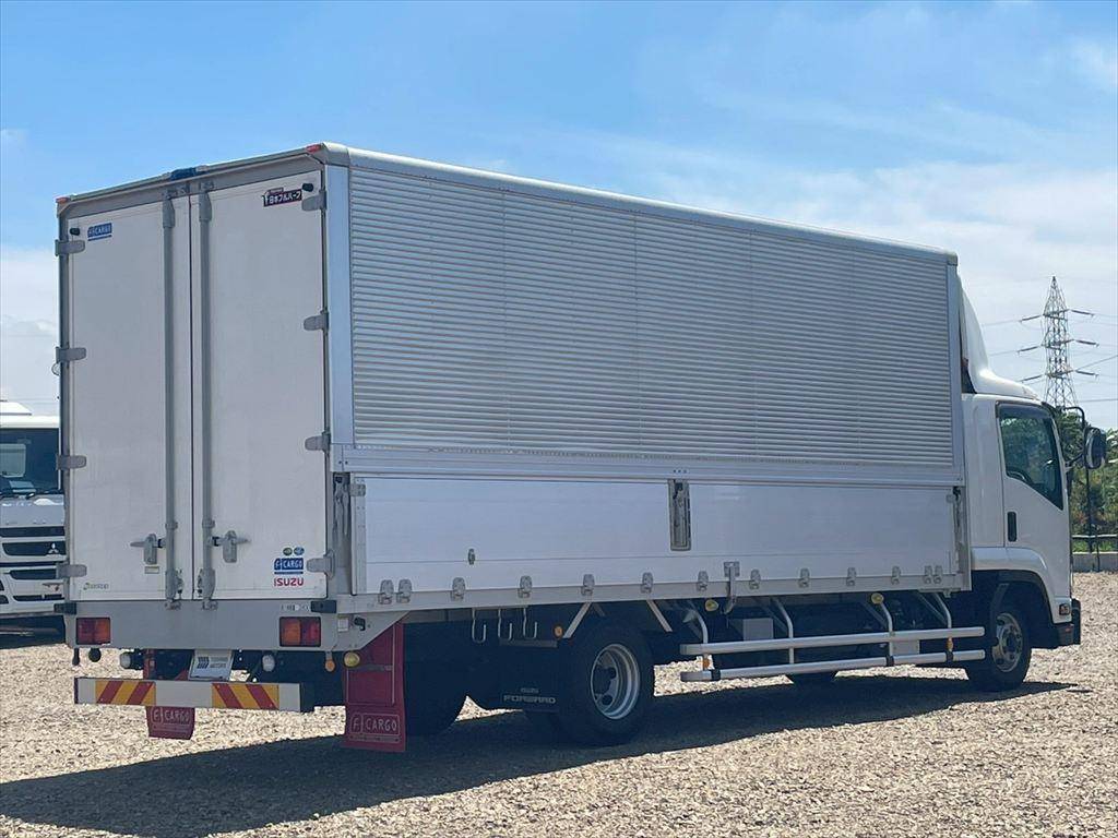 いすゞフォワードアルミウイング中型（4t）[写真04]