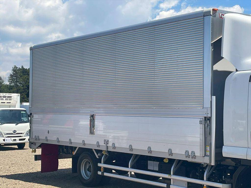 いすゞフォワードアルミウイング中型（4t）[写真05]