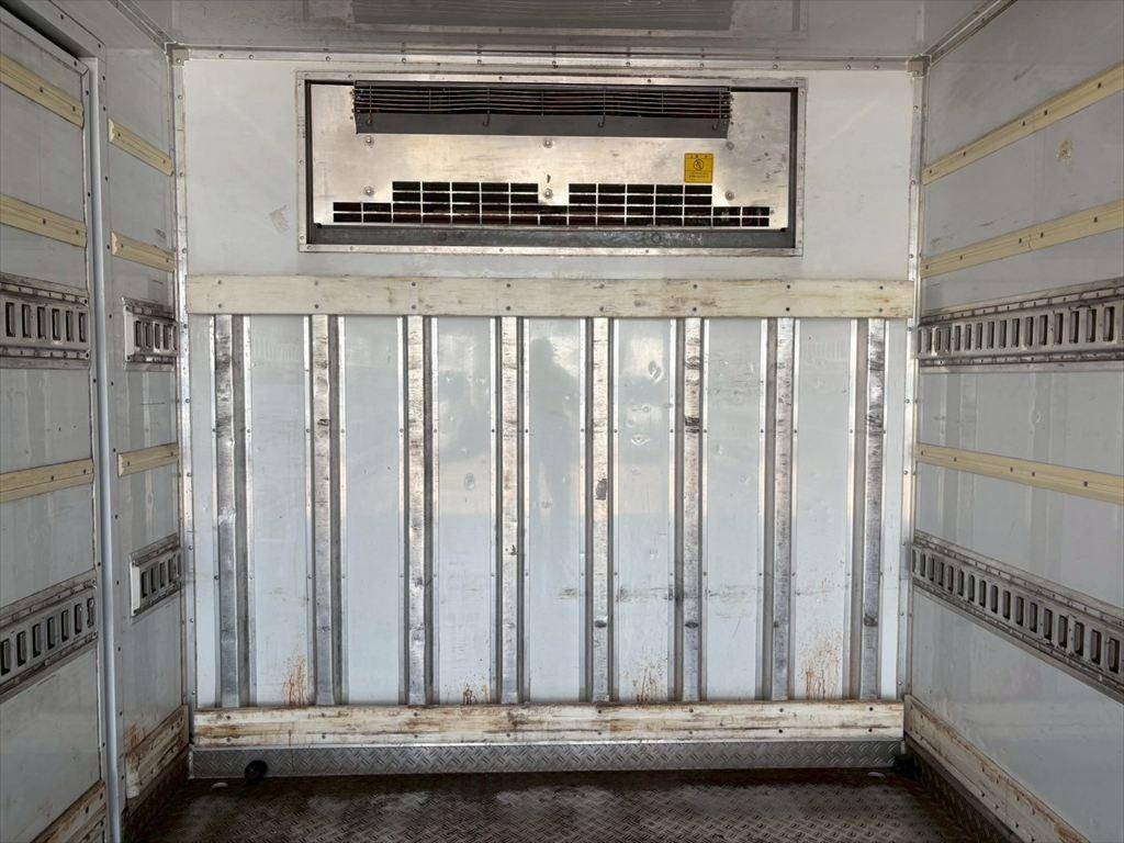 日野デュトロ冷凍車（冷蔵車）小型（2t・3t）[写真07]