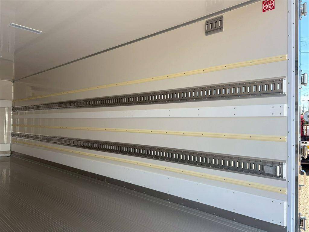 三菱ふそうファイター冷凍車（冷蔵車）中型（4t）[写真10]