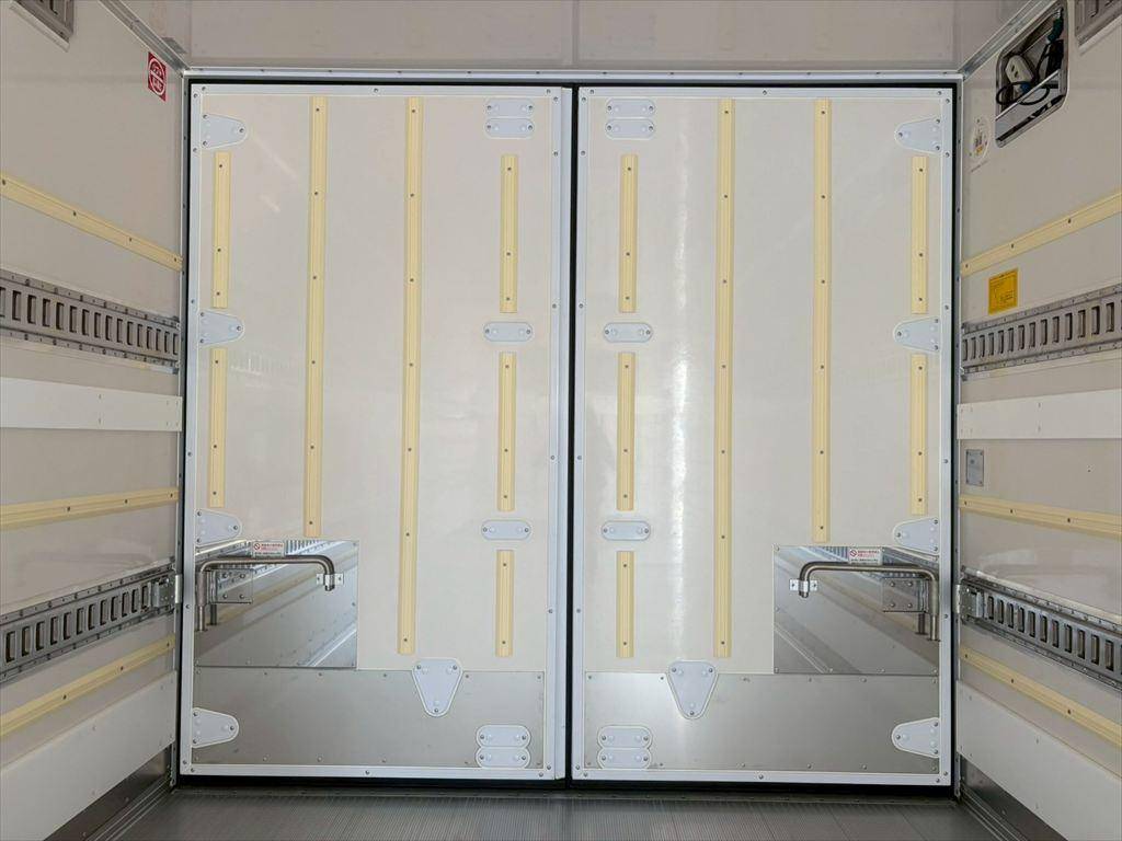 三菱ふそうファイター冷凍車（冷蔵車）中型（4t）[写真11]