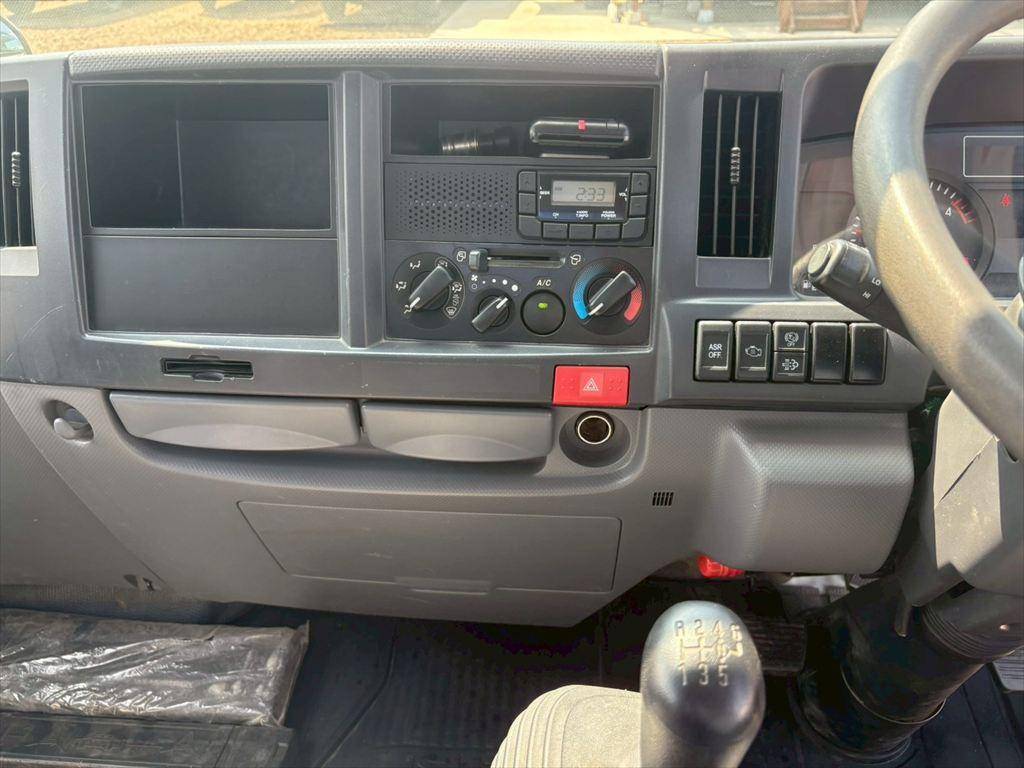 いすゞエルフクレーン4段小型（2t・3t）[写真19]