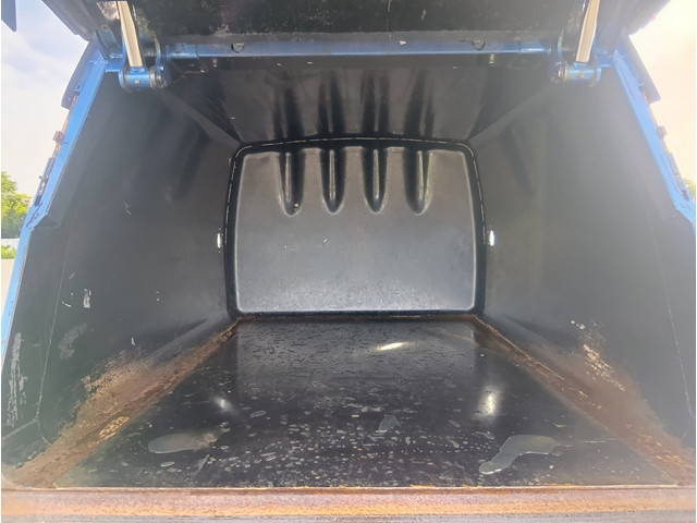 三菱ふそうキャンターパッカー車（塵芥車）小型（2t・3t）[写真11]