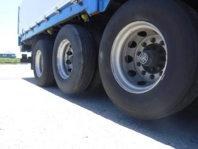 その他のメーカーその他の車種煽付平床式トレーラー大型（10t）[写真31]