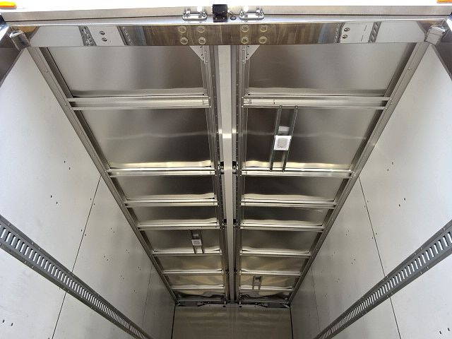 三菱ふそうファイターアルミウイング中型（4t）[写真12]