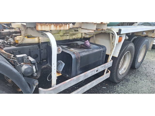 三菱ふそうスーパーグレートミキサー車（コンクリートミキサー）大型（10t）[写真10]