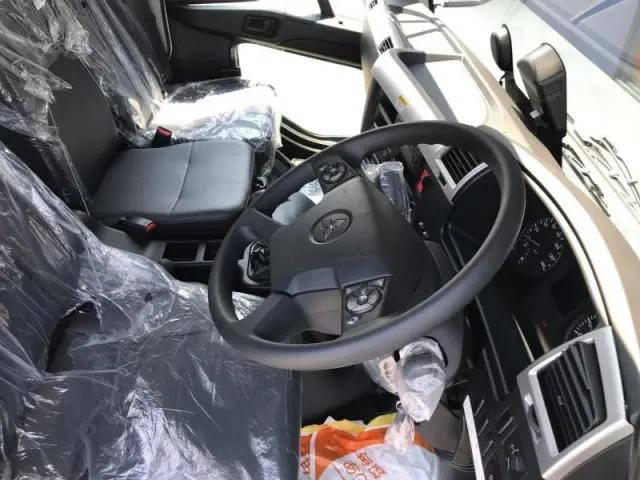 三菱ふそうファイターコンテナ専用車中型（4t）[写真07]